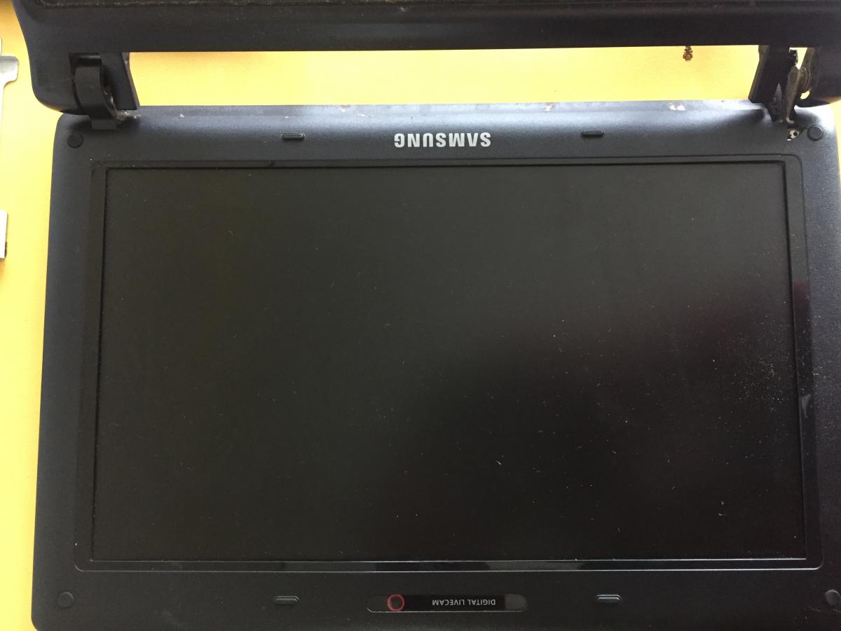 Лаптоп Samsung N150 на части
