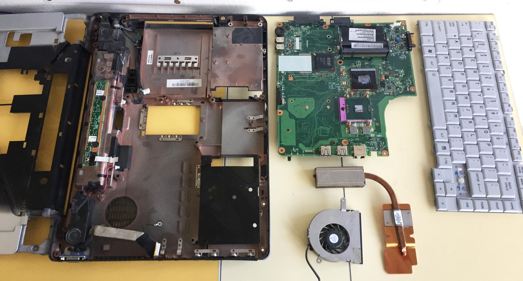 Toshiba Satellite A205 на части
